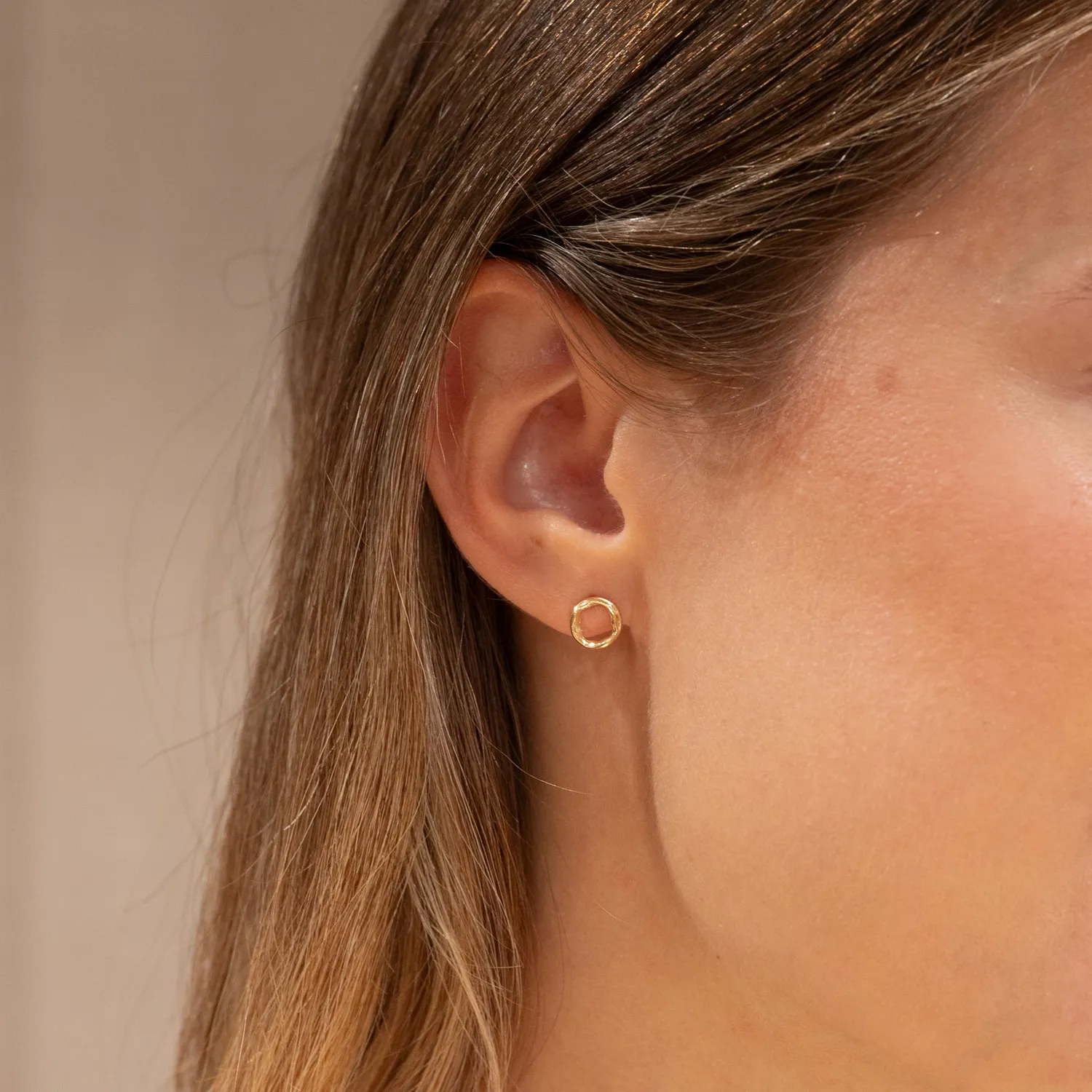Sisi Copenhagen Vilma ørestikker massivt 9 kt guld 8 mm