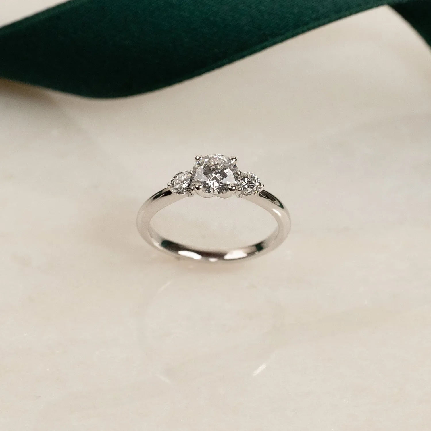 Sisi Copenhagen Round Trilogy diamantring 14 kt guld E-F VVS