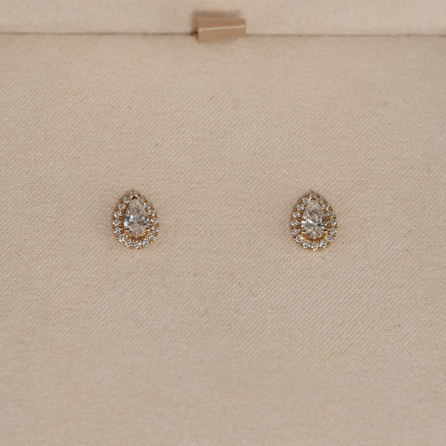 Sisi Copenhagen Halo Pear-Cut ørestikker 14 karat guld 0,7 ct lab-diamant