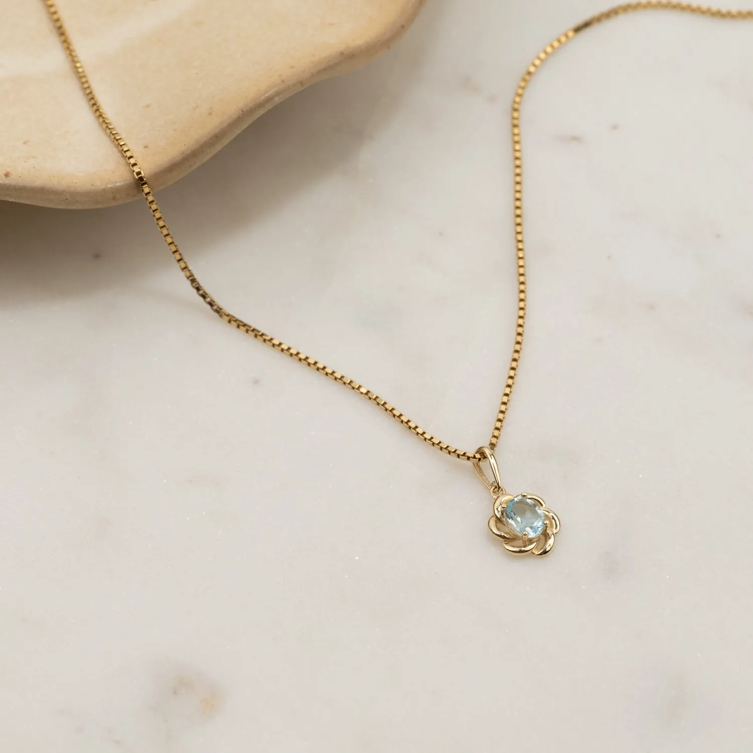 Sisi Copenhagen Cille Blue Topaz vedhæng massivt guld blå topas