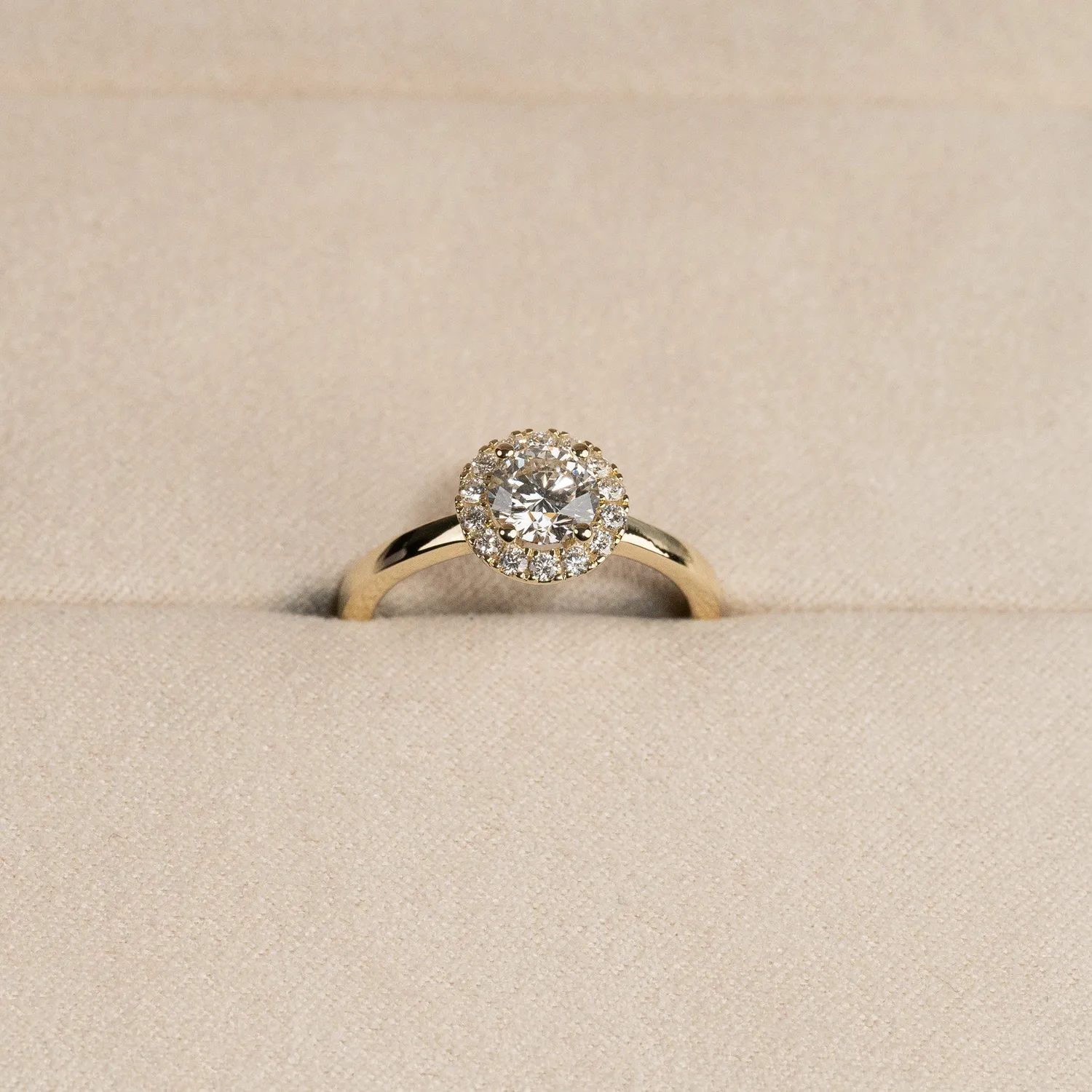 Sisi Copenhagen Simple Halo diamantring 1,0 ct guld