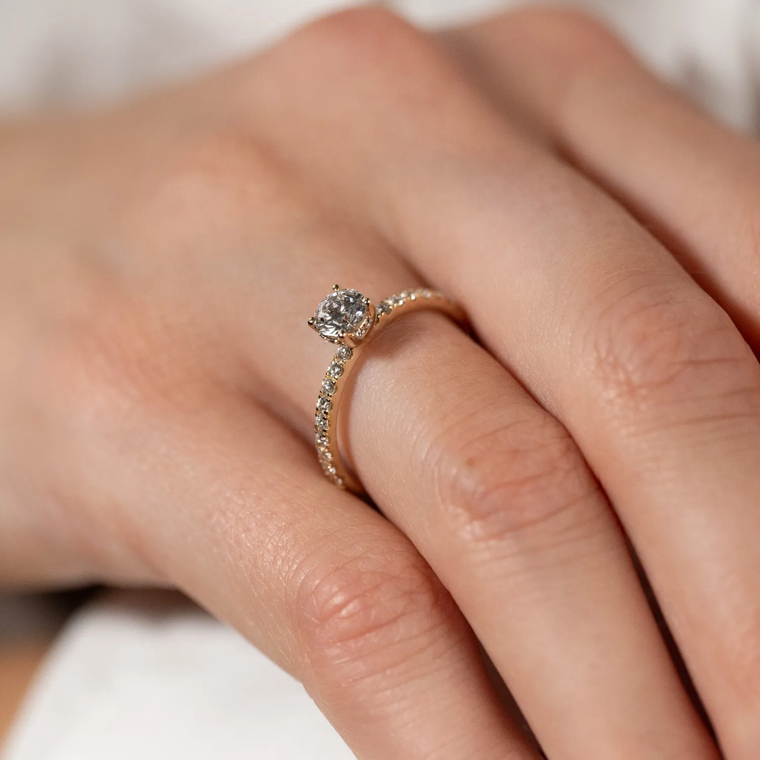 Sisi Copenhagen Hidden-Halo Alliance 0,8 ct ring guld diamant
