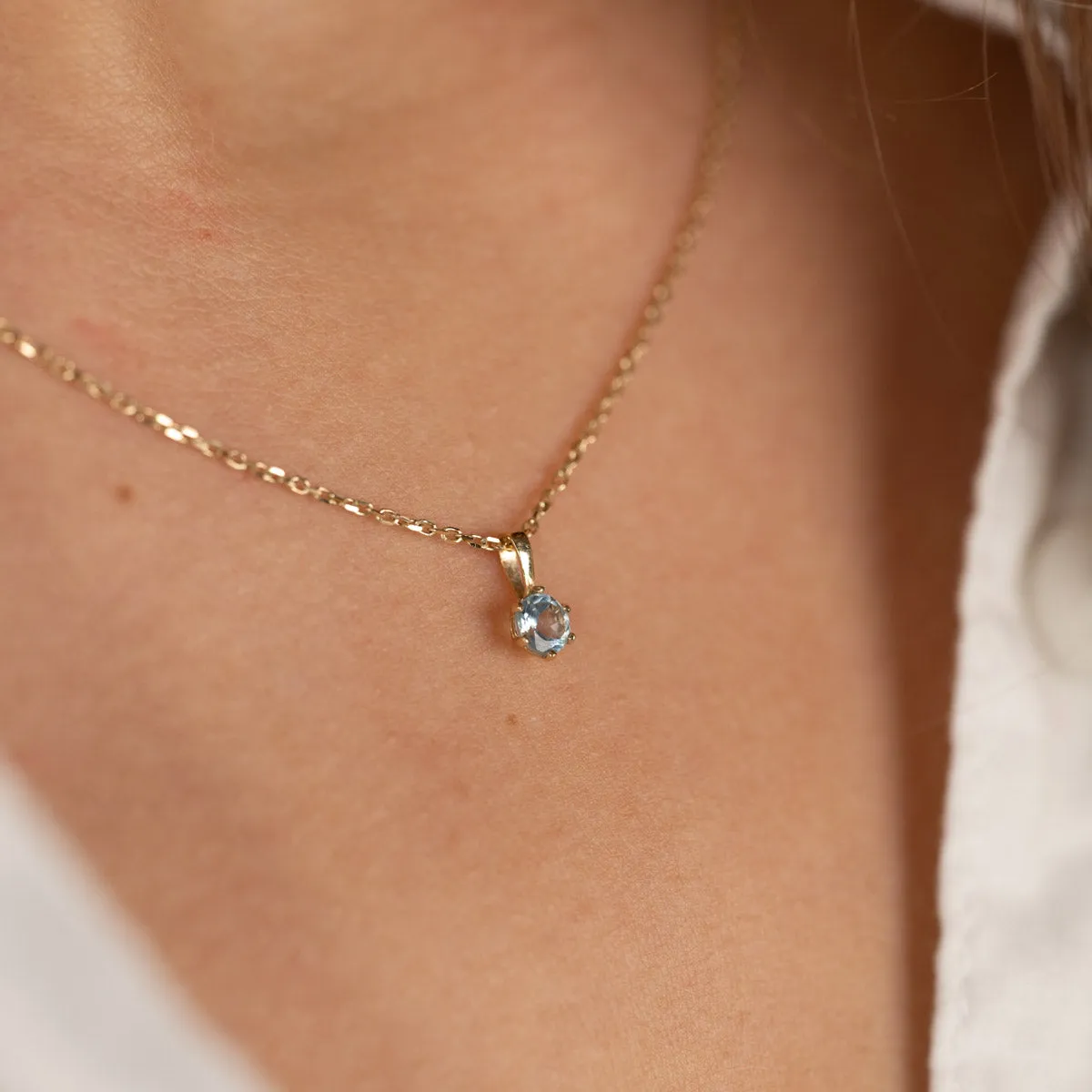 Sisi Copenhagen Soley Blue Topaz vedhæng 9kt guld 4mm