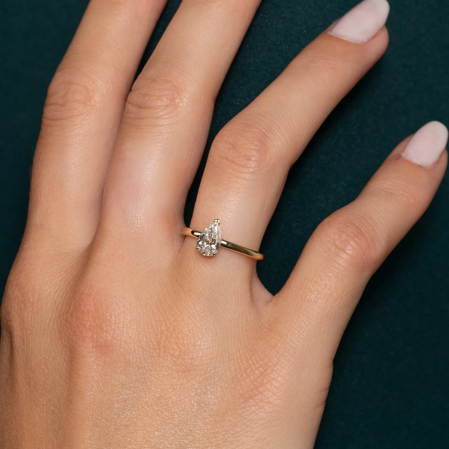 Sisi Copenhagen Solitaire Pear-Cut ring 0,75 ct 14 kt guld