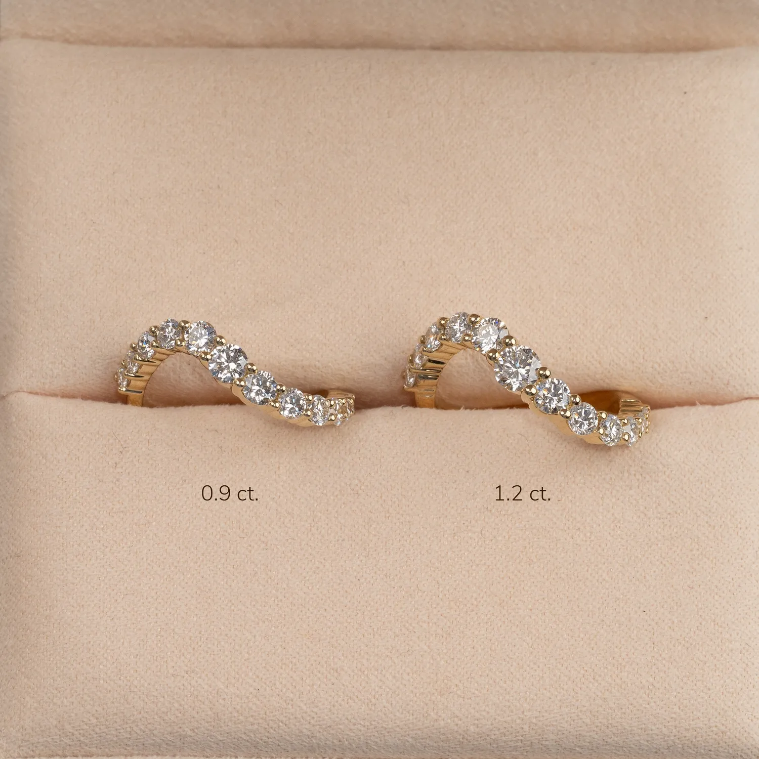 Sisi Copenhagen Graduating Curved 0.9 ct diamantring 14 kt guld