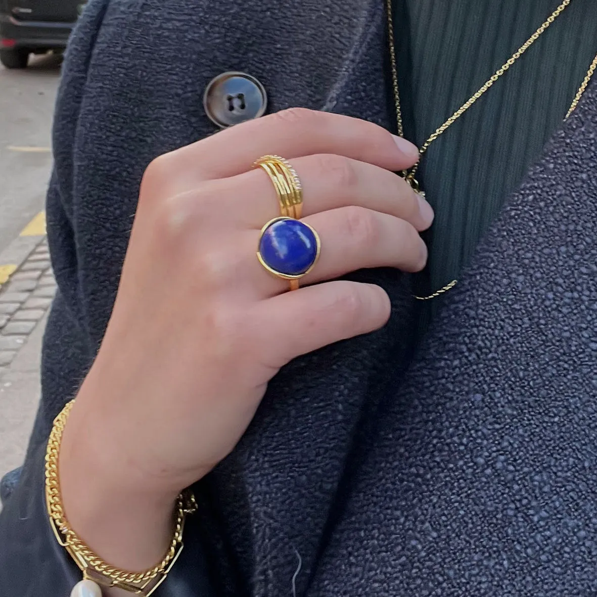 Bykjaergaard Glory stor ring forgyldt lapis lazuli