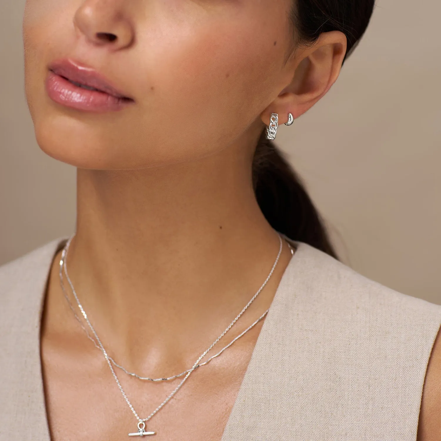 Orelia Tiny Tapered Micro Hoop øreringe sølv