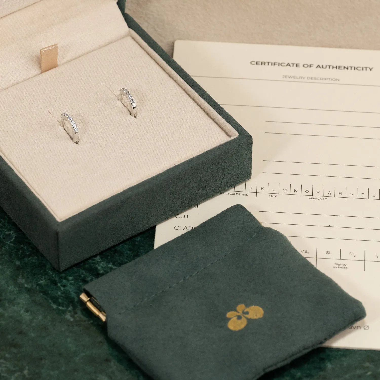 Sisi Copenhagen Classic diamantcreoler 0,11 ct hvidguld